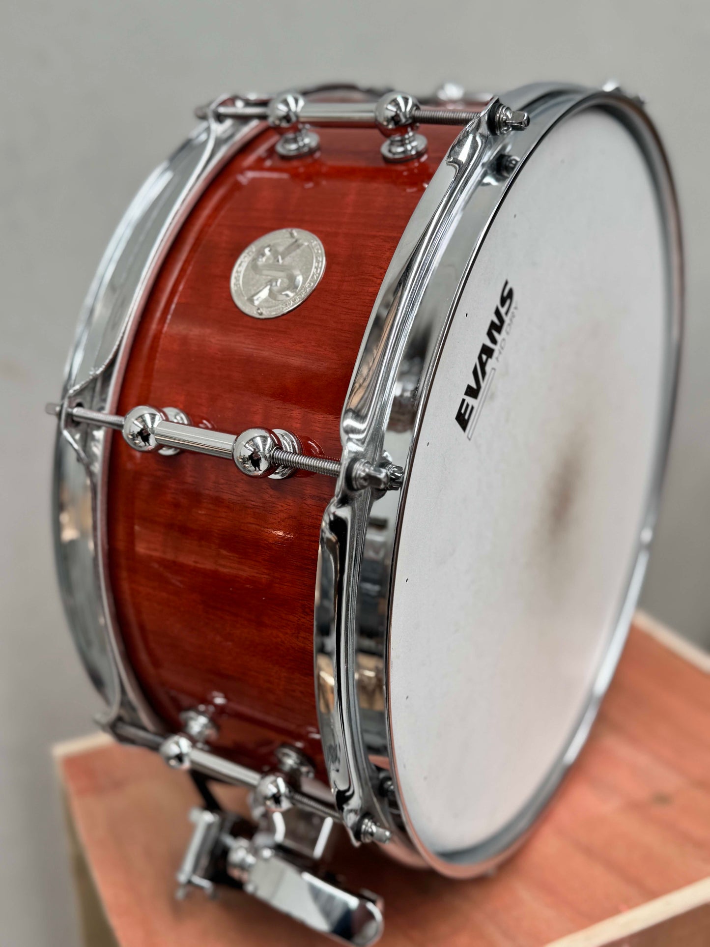 Caja de piso Red Rock Drums 'Flare' de 16" x 8"